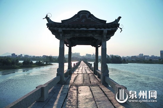 歷經(jīng)歲月洗禮，安平橋仍散發(fā)勃勃生機(jī)