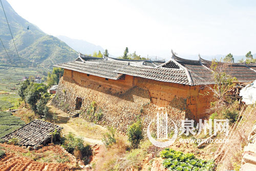聚斯樓已有641歲，現存夯土墻為明洪武五年建造。