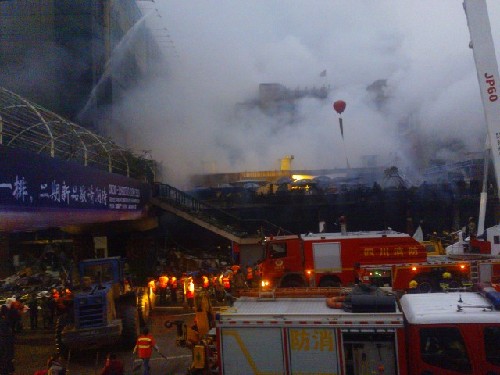 瀘州江陽區摩爾商場發生爆炸11
