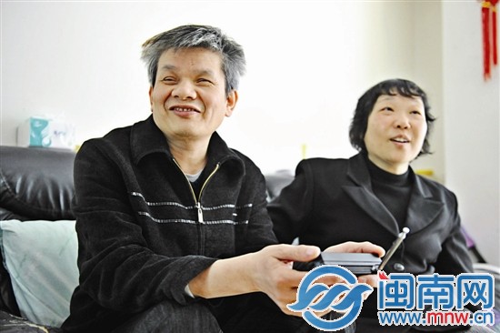 雖然生活不易，但老兩口互相照顧，面對生活也很樂觀
