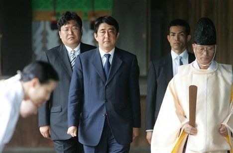 安倍晉三參拜靖國(guó)神社