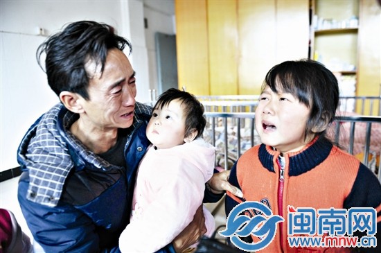 父親昨日返回泉州接三個(gè)女兒