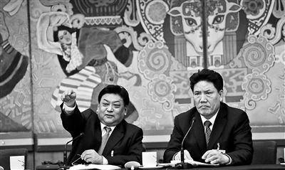 西藏人大常委會主任：西藏境內沒有僧人自焚