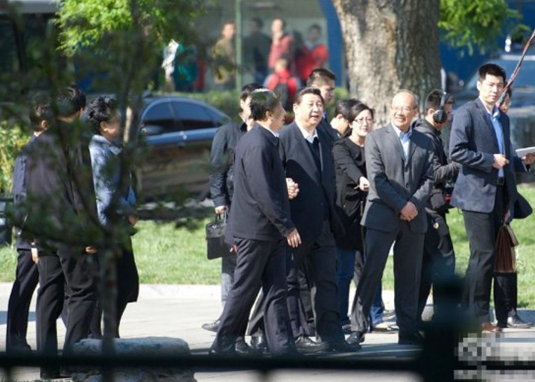 習近平訪北大告誡大學生：當官就不要想發財
