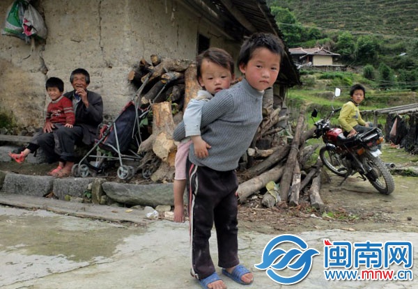 8歲的燦藝還有一個弟弟，兩個妹妹