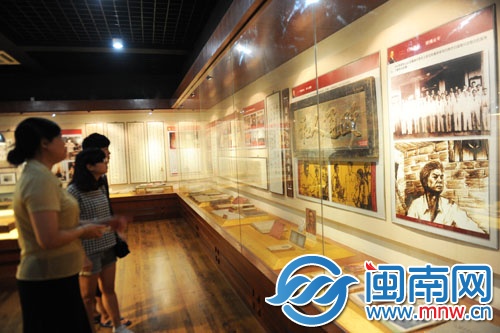 在黎大設有專門的陳列館，讓學生們學習這位僑界領袖